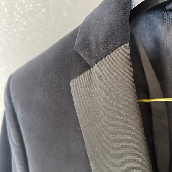 Boys Ralph Lauren size 16 velvet tuxedo coat in excellent condition - Picture 9 of 15